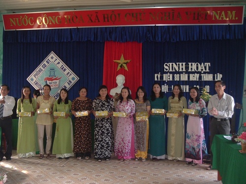 Sinh hoạt kỷ niệm 80 năm ngày thành lập Hội Liên Hiệp phụ nữ Việt Nam 20/10/1930 - 20/10/2010)